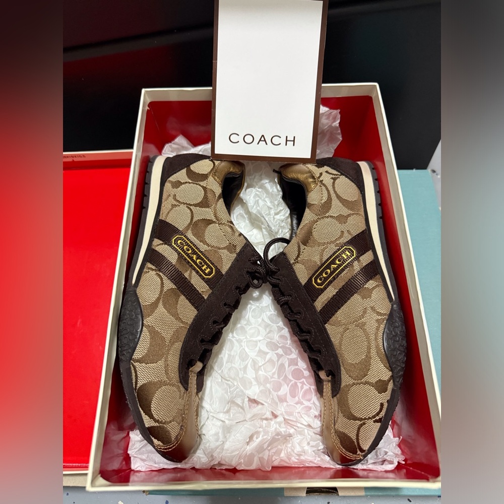 💗 In Box - Coach Katelyn Signature Logo Canvas Low-Top Sneakers - Size 5.5